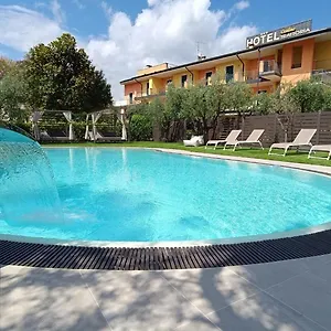 3* Hotel Confine